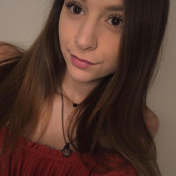 YOUR POSHER, TAYLOR ☀️ - Picture 3 of 8